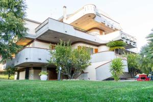 a building with a staircase on the side of it at Appartamento in Villa Monaco in Mosciano SantʼAngelo
