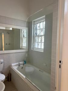 Ένα μπάνιο στο Nomad Small Hotel