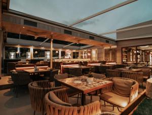 Khu vực ghế ngồi tại STORK Design Suites