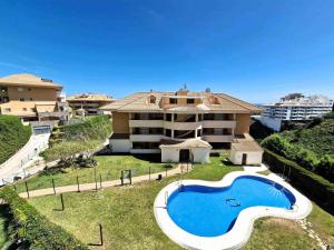 een groot huis met een zwembad ervoor bij Close To The Beach, With A Pool 224 in Las Lagunas Mijas