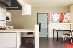 Η κουζίνα ή μικρή κουζίνα στο harry's home Dornbirn hotel & apartments