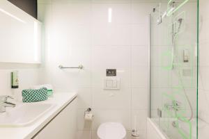 Ένα μπάνιο στο harry's home Dornbirn hotel & apartments