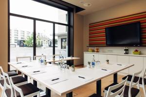 TV a/nebo společenská místnost v ubytování harry's home Zürich-Wallisellen