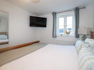 En eller flere senge i et værelse på 18 Pagoda Drive