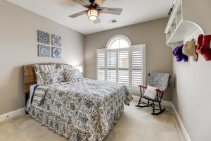 Ένα ή περισσότερα κρεβάτια σε δωμάτιο στο Communal Pools, 6 Mi to Bethany Beach! Family Home +37 φωτογραφίες