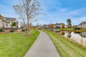 Κήπος έξω από το Communal Pools, 6 Mi to Bethany Beach! Family Home