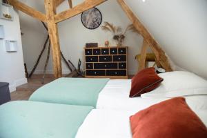 Ένα ή περισσότερα κρεβάτια σε δωμάτιο στο ClosSaintJoseph - Jacuzzi&Sona - Piscine ext chauffée +33 φωτογραφίες