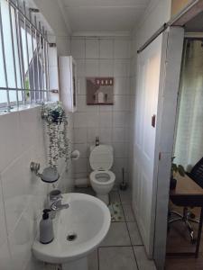 Ένα μπάνιο στο Cozy Corner House