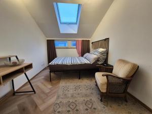 Una cama o camas en una habitación de Rooftop Loft 2