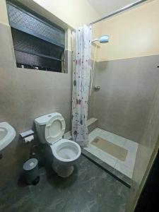 Ένα μπάνιο στο Maks Homely Haven +2 φωτογραφίες