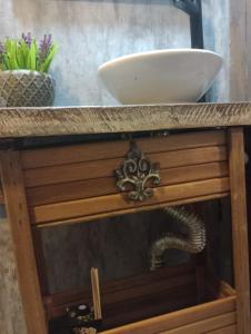 a counter with a sink and a bowl on it at Solar Lisboa 100 m da Praia com vista para mar in Balneário Camboriú