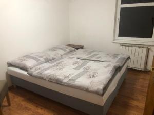 Ένα ή περισσότερα κρεβάτια σε δωμάτιο στο Penzion Apollón