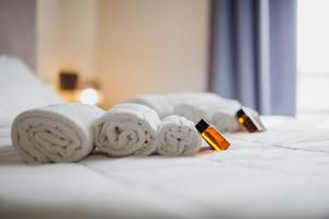 Postel nebo postele na pokoji v ubytování Hotel San Nicola + 34 fotografií