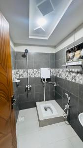 Ένα μπάνιο στο Nizam luxury inn guest house