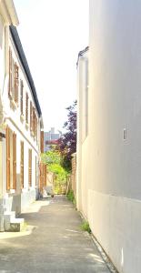 Το κτήριο όπου στεγάζεται  το διαμέρισμα