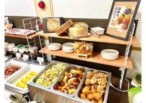 青森青森グリーンパークホテル的自助餐,包含多种不同的食物