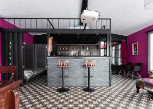 Ο χώρος του lounge ή του μπαρ στο Villa Rosa by the River Teno