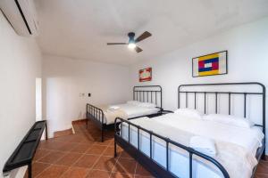 Ένα ή περισσότερα κρεβάτια σε δωμάτιο στο Finca Dos Encinos +22 φωτογραφίες