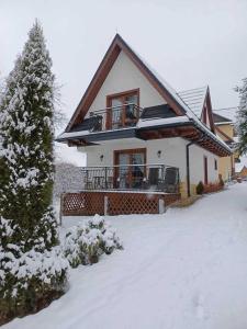 Το Chatka u Stanka z bilardem, sauną, jacuzzi τον χειμώνα