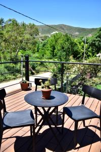 En generel udsigt til bjerge eller udsigt til bjerge taget fra lejligheden