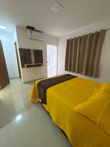 Μια τηλεόραση ή/και κέντρο ψυχαγωγίας στο CASA DE 4 QUARTOS com piscina px a praia do aracagy 16 pessoas