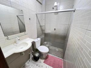 a bathroom with a toilet and a sink and a shower at Kitnet a 1 Km da Orla in Aracaju