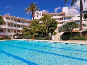 Swimmingpoolen hos eller tæt på Quiet and close to the beach A107