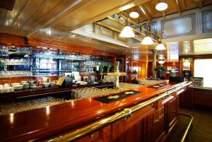 Ο χώρος του lounge ή του μπαρ στο Kapitein Anna