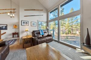 Χώρος καθιστικού στο Great Kitchen, AC, SHARC Access, Hot Tub, Bring Pet!