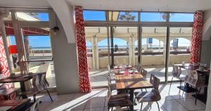 Restaurace v ubytování Hotel Saint Georges, Face à la mer