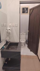 Ένα μπάνιο στο شقق راما الشرق المخدومة المملكة العربية السعودية حي الشفاء حائل +3 φωτογραφίες