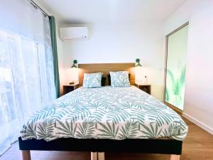 Postel nebo postele na pokoji v ubytování Rêve d'Evasion - Appartement Neuf et Climatisé, 4 Pers, Parking, à mi-distance de Montpellier et des Plages, Tram à Proximité