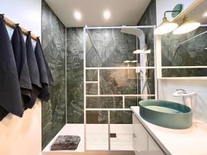 Koupelna v ubytování Rêve d'Evasion - Appartement Neuf et Climatisé, 4 Pers, Parking, à mi-distance de Montpellier et des Plages, Tram à Proximité