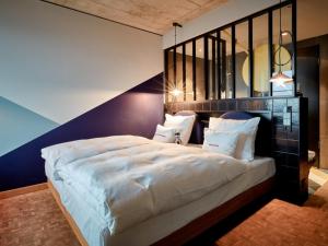 Ένα ή περισσότερα κρεβάτια σε δωμάτιο στο 25hours Hotel Das Tour