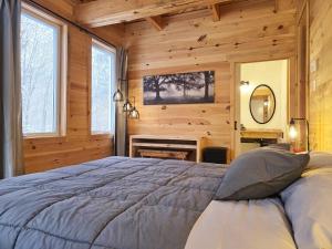 Ένα ή περισσότερα κρεβάτια σε δωμάτιο στο L'Appartement du Pavillon - Rafting Momentum