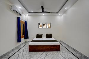 Ένα ή περισσότερα κρεβάτια σε δωμάτιο στο Hotel O Pristine inn