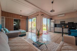 Kuchyň nebo kuchyňský kout v ubytování Olive Nest - Ochre Nests - Pool & Farm