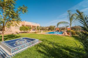 Bazén v ubytování Olive Nest - Ochre Nests - Pool & Farm nebo v jeho okolí