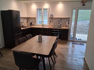 Kuchyň nebo kuchyňský kout v ubytování Gîte de la Motte