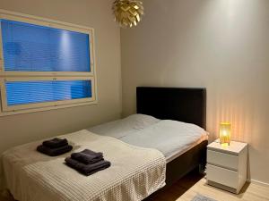 Ένα ή περισσότερα κρεβάτια σε δωμάτιο στο Villa Kataja with winter forest landscape and wi-fi