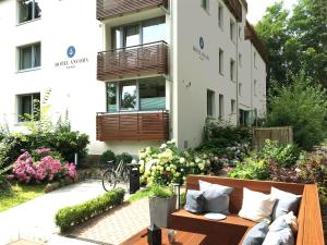 a couch in the courtyard of a building at Hotel Ancora in Timmendorfer Strand