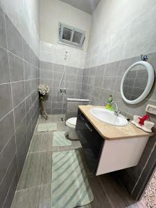 Ένα μπάνιο στο DAR Karamti