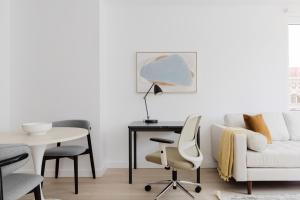 Posezení v ubytování Blueground Downtown Brooklyn rooftop nr Brooklyn Bridge NYC-2125 + 18 fotografií