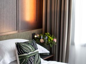 Ένα ή περισσότερα κρεβάτια σε δωμάτιο στο Le Louise Hotel Brussels - MGallery Collection