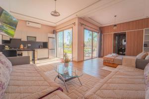 Kuchyň nebo kuchyňský kout v ubytování Jasmine Nest - Ochre Nests - Pool & Farm