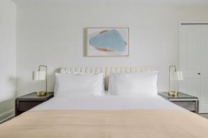 En eller flere senge i et værelse på Blueground Kips Bay pool nr East River NYC-2169 + 21 billeder