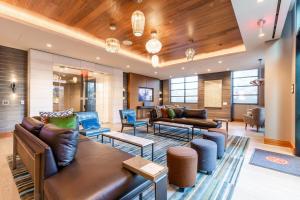 a living room with couches and chairs at Blueground Hunter Mill District pool nr Lake Anne WDC-844 in Reston