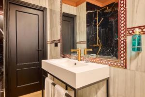 Koupelna v ubytování Boutique Hotel Luna Triunfo Granada