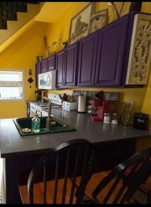 Køkken eller tekøkken på 2 Bedroom 2 Bath Fun Vibes NO PET FEES