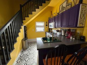 Køkken eller tekøkken på 2 Bedroom 2 Bath Fun Vibes NO PET FEES + 5 billeder